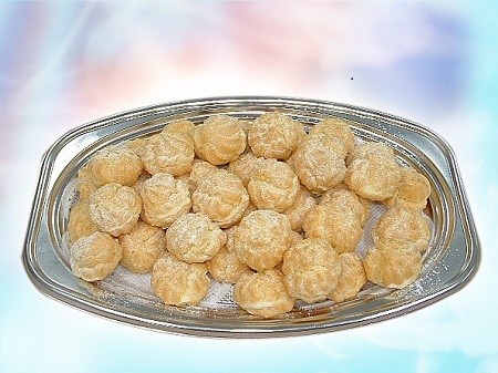 餐盤牛奶小泡芙